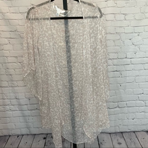 Lauren Conrad Sheer Light Weight Printed Kimono One Size - Picture 1 of 3
